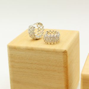 Argolas em prata rendilhadas com zircónias