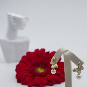 Brincos em prata borboleta esmaltada e pérola