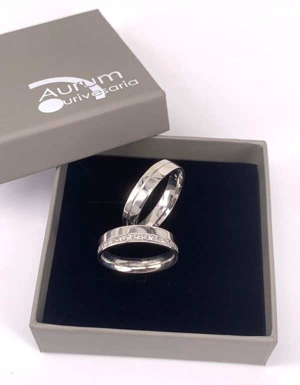 aliança 4 mm c friso e pedras 4