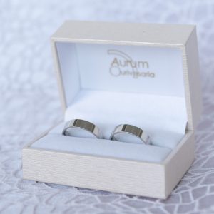 Aliança fita polida