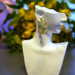 Brincos em prata com florzinhas e pérolas