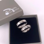 aliança 4 mm c friso e pedras 2